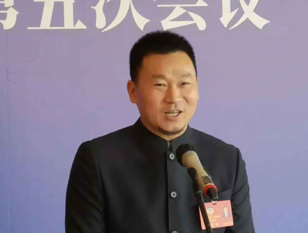 为进一步展示市政协团结、民主、开放、自信的形象，向市民和网友展示政协委员的履职风采，中山市政协十二届五次会议在2月4日上午开幕前开设“委员通道”，市政协委员、开云网页版页面登录-开云(中国)公司总经理陈朝阳走进“委员通道”，回应社会关切的问题。他就如何做好城市应急管理规划的问题进行发言，并回答记者提问。.jpg